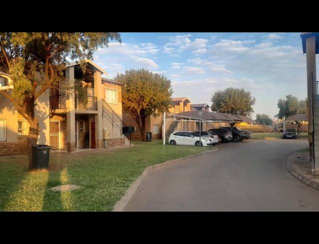 2 BEDROOM APARTMENT FOR SALE IN PROTEA GLEN